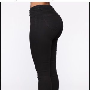Black Booty Shaping Jeans
